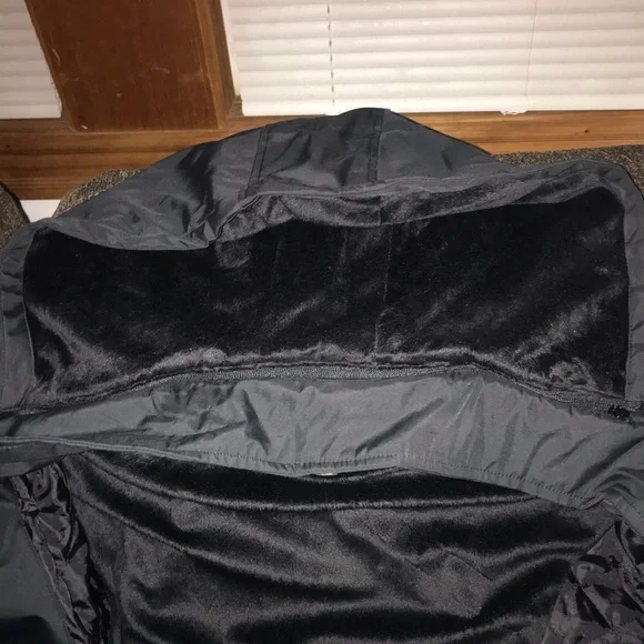 Weatherproof jacket - Picture 14 of 16